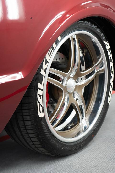 Custom bronze Boze wheel on the 1970 C10
